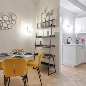  Appartement Superbe Pour 4p Proche Arc De Triomphe